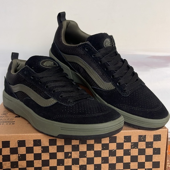 Vans WMNS Zahba
Fatigue/Black
VN0007QQFTB
SNEAKERS - Picture 5 of 16